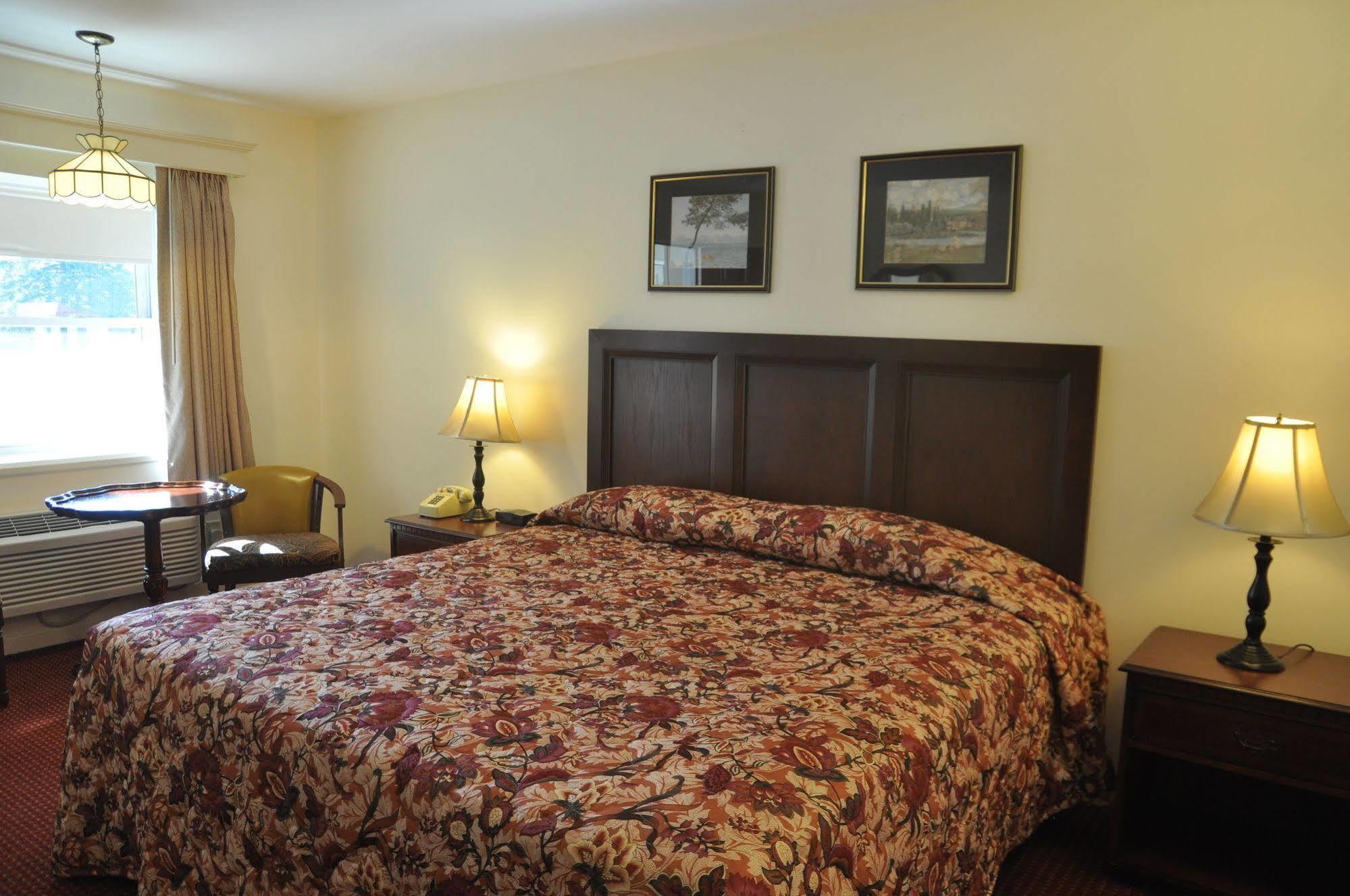 Blue Spruce Inn & Suites Valatie Εξωτερικό φωτογραφία